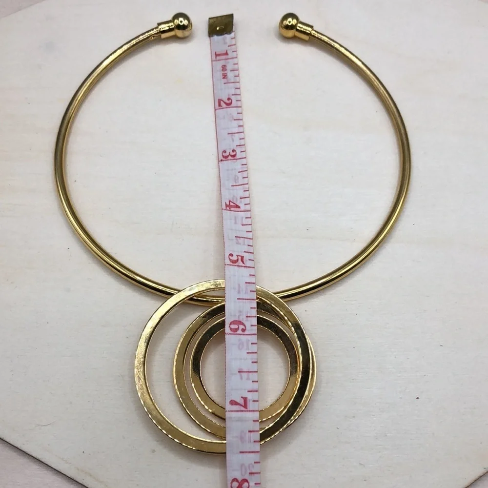 Gold tone modernist geometric cuff collar necklace-retro style costume jewelry.